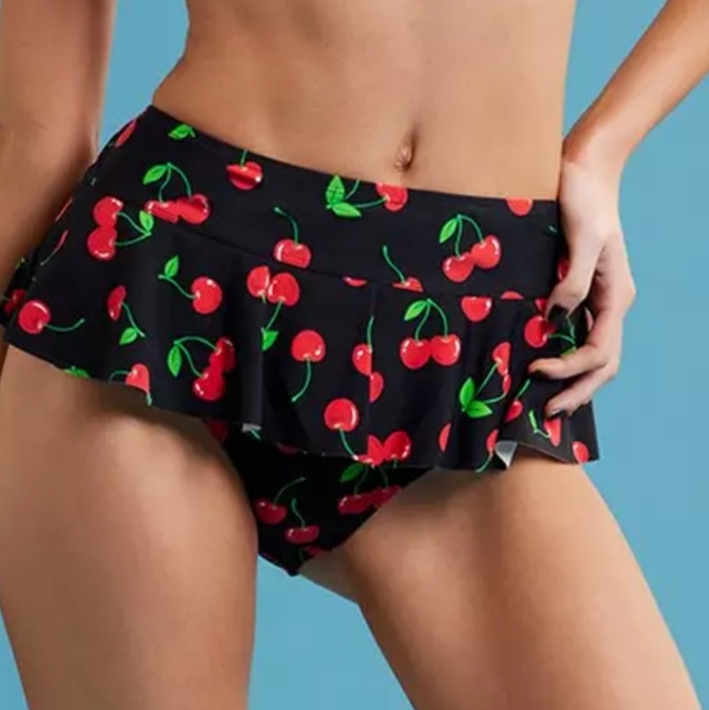 Black Cherry Print Black Swim Skirt Sz M NWT New Tags Hot Topic